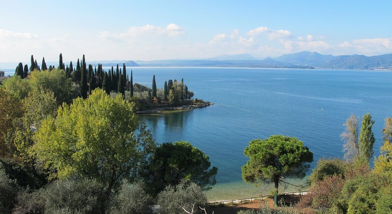 The best beaches on Lake Garda: Baia delle Sirene
